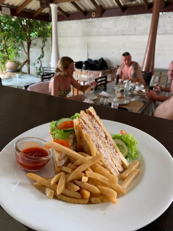 Ceylon Surf Guest And Restaurant Bed and Breakfast Weligama Eksteriør billede