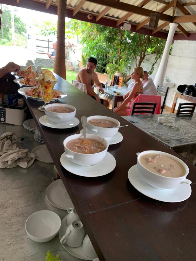 Ceylon Surf Guest And Restaurant Bed and Breakfast Weligama Eksteriør billede
