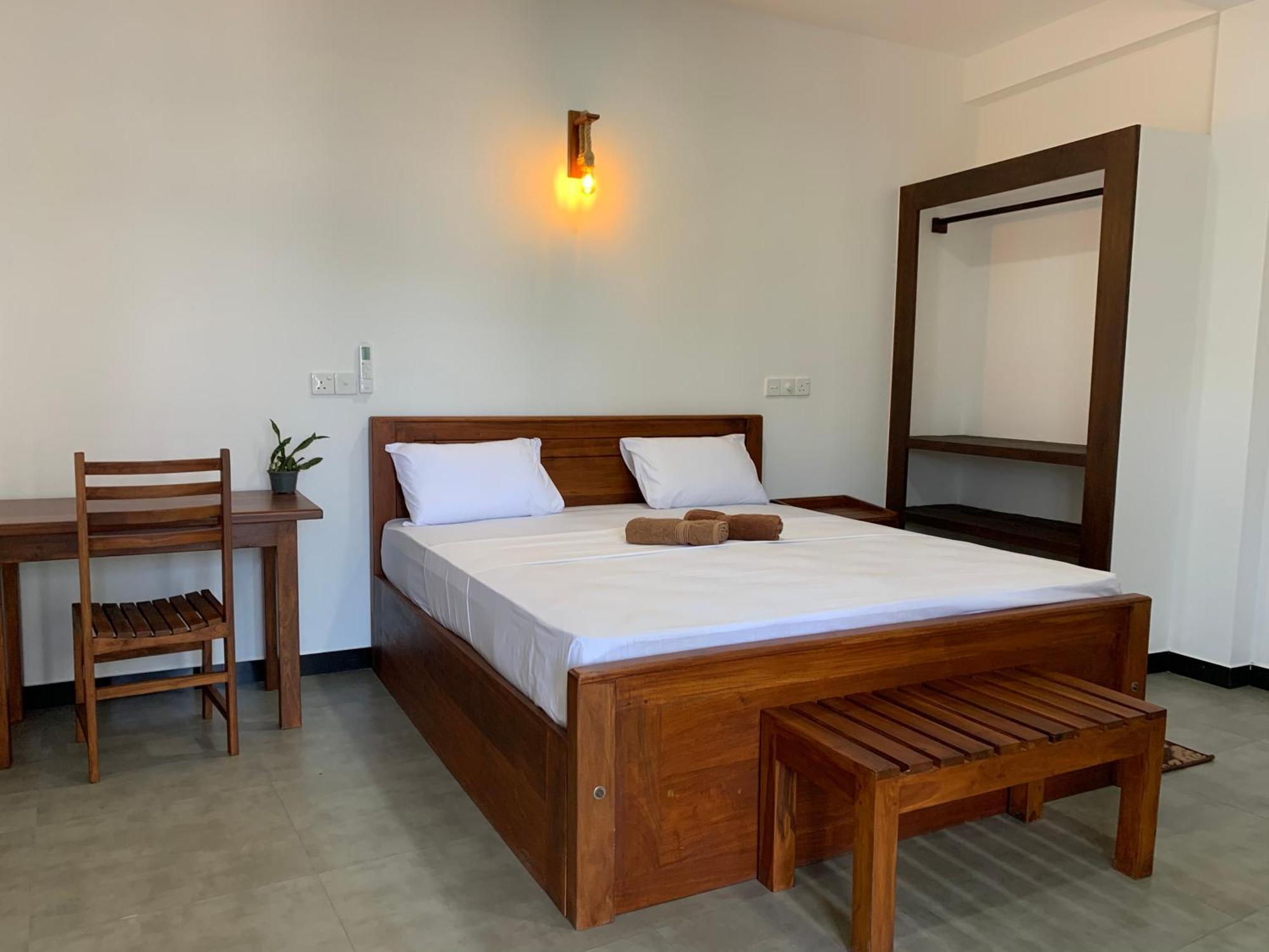 Ceylon Surf Guest And Restaurant Bed and Breakfast Weligama Eksteriør billede