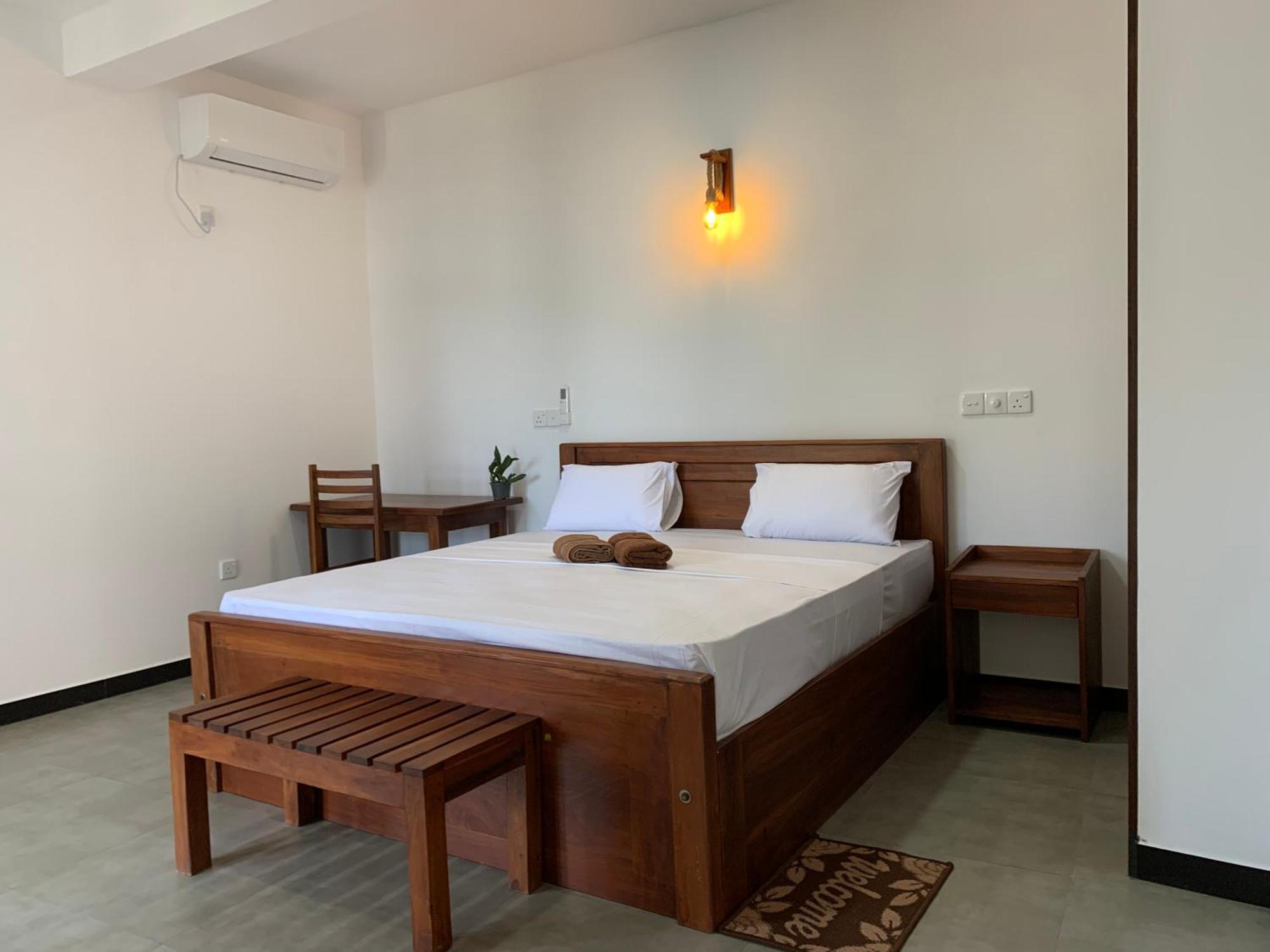 Ceylon Surf Guest And Restaurant Bed and Breakfast Weligama Eksteriør billede