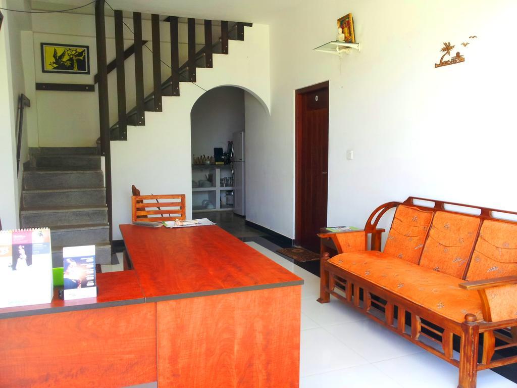 Ceylon Surf Guest And Restaurant Bed and Breakfast Weligama Eksteriør billede