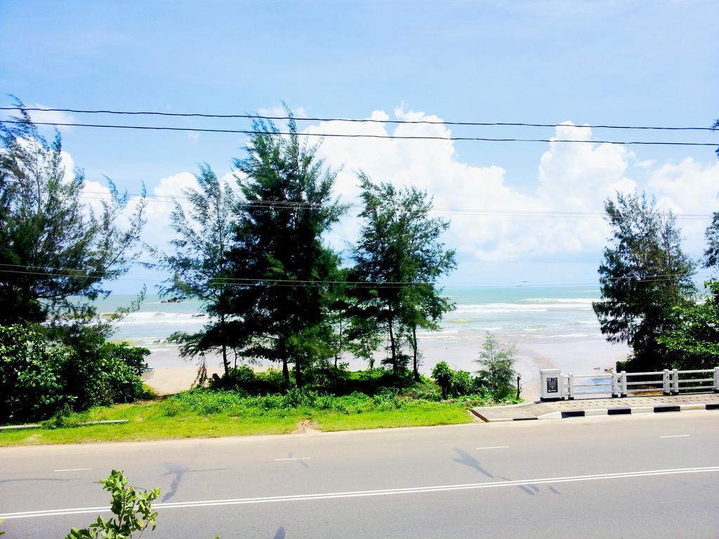 Ceylon Surf Guest And Restaurant Bed and Breakfast Weligama Eksteriør billede