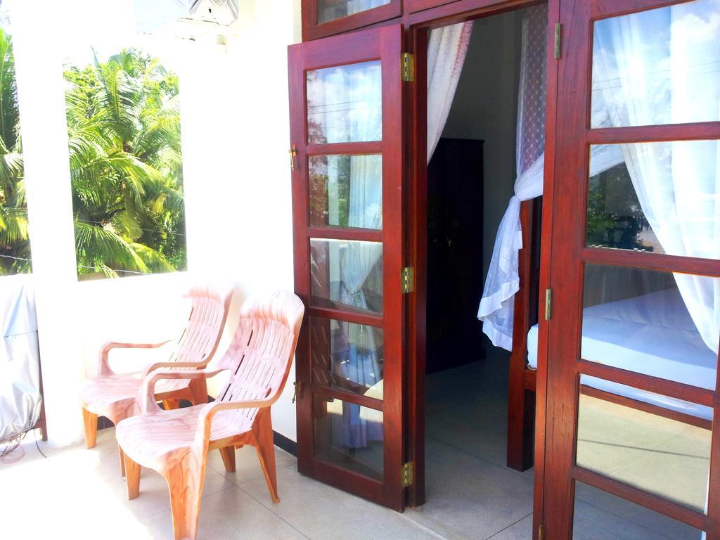 Ceylon Surf Guest And Restaurant Bed and Breakfast Weligama Værelse billede