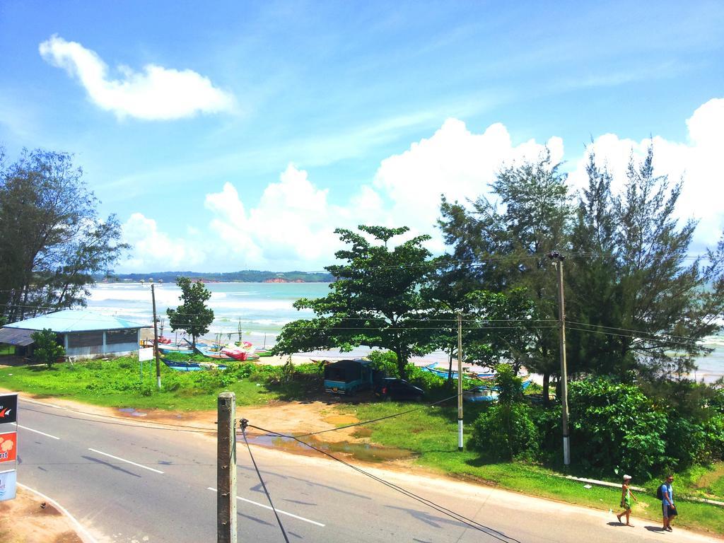 Ceylon Surf Guest And Restaurant Bed and Breakfast Weligama Værelse billede
