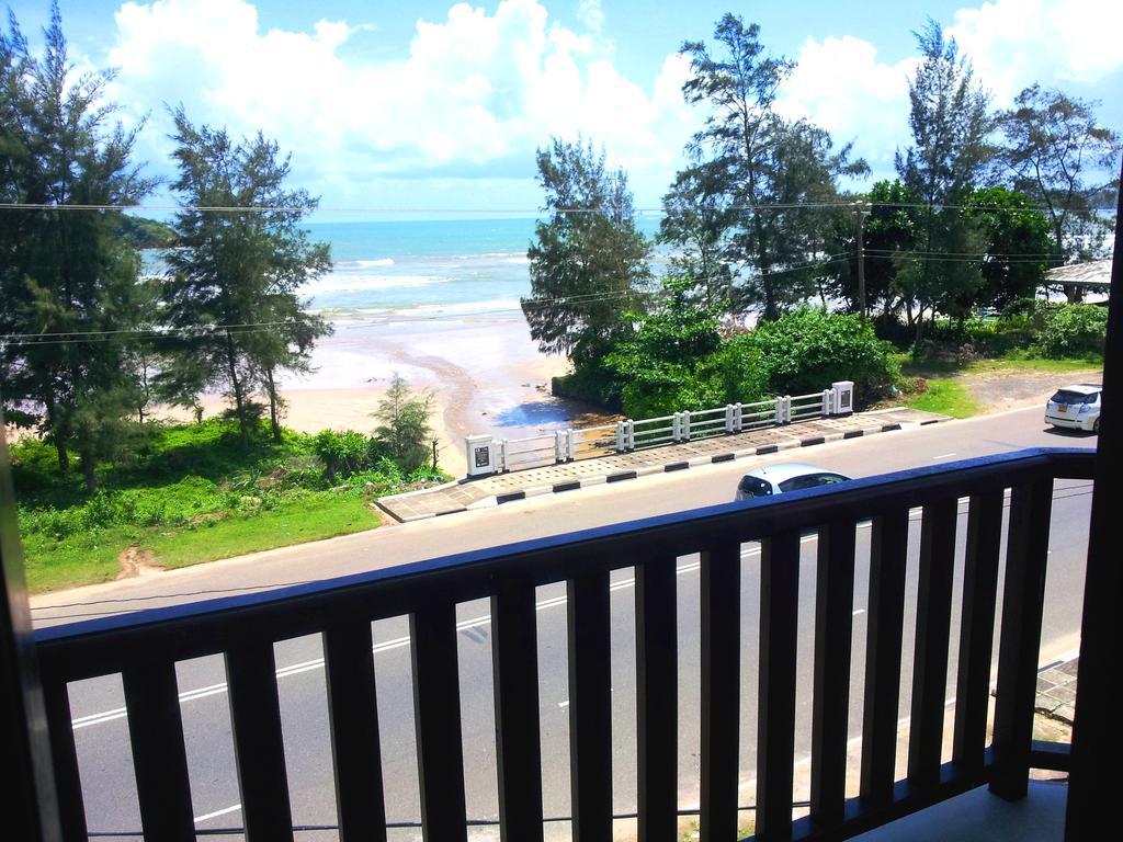 Ceylon Surf Guest And Restaurant Bed and Breakfast Weligama Værelse billede