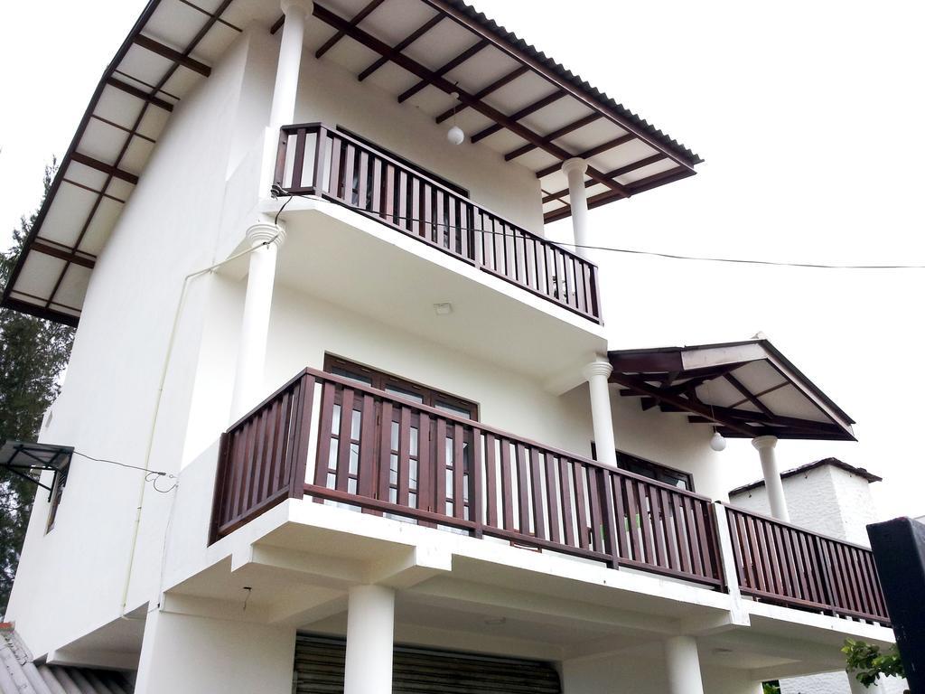 Ceylon Surf Guest And Restaurant Bed and Breakfast Weligama Eksteriør billede