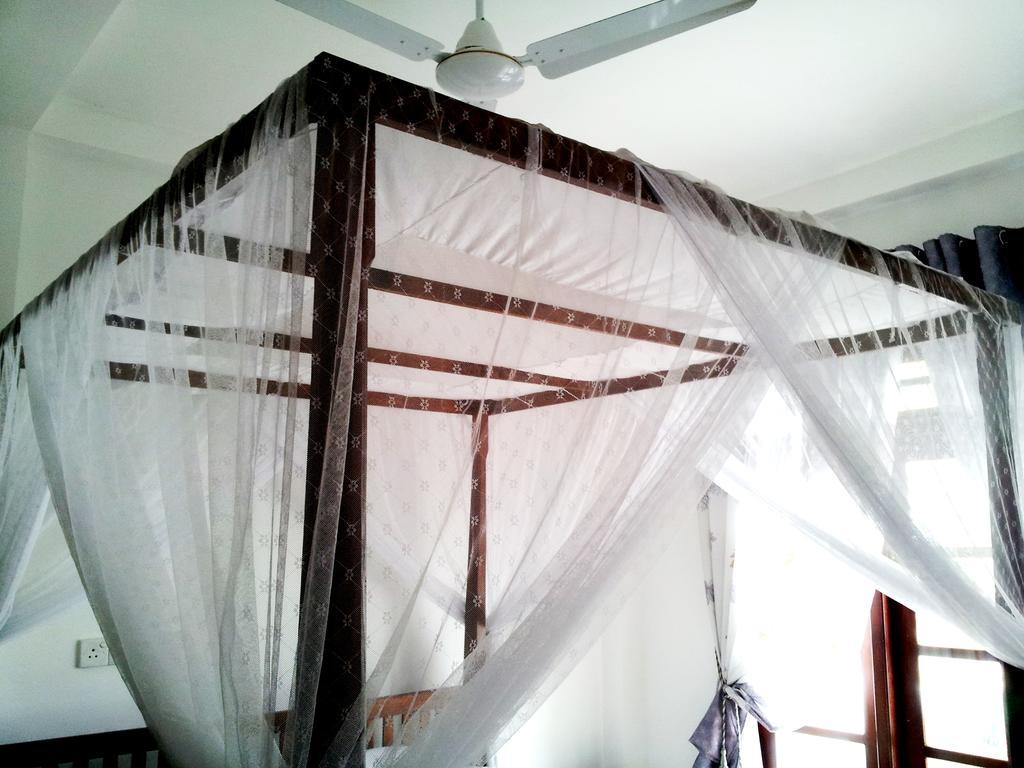 Ceylon Surf Guest And Restaurant Bed and Breakfast Weligama Værelse billede