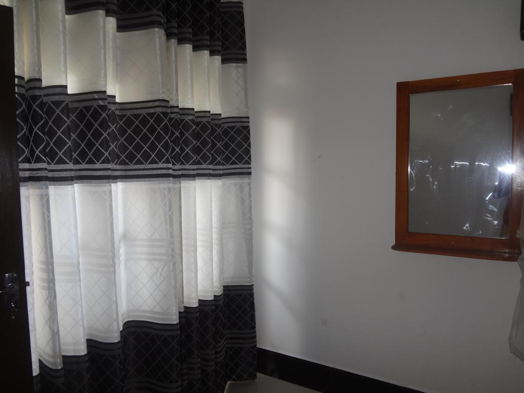 Ceylon Surf Guest And Restaurant Bed and Breakfast Weligama Eksteriør billede