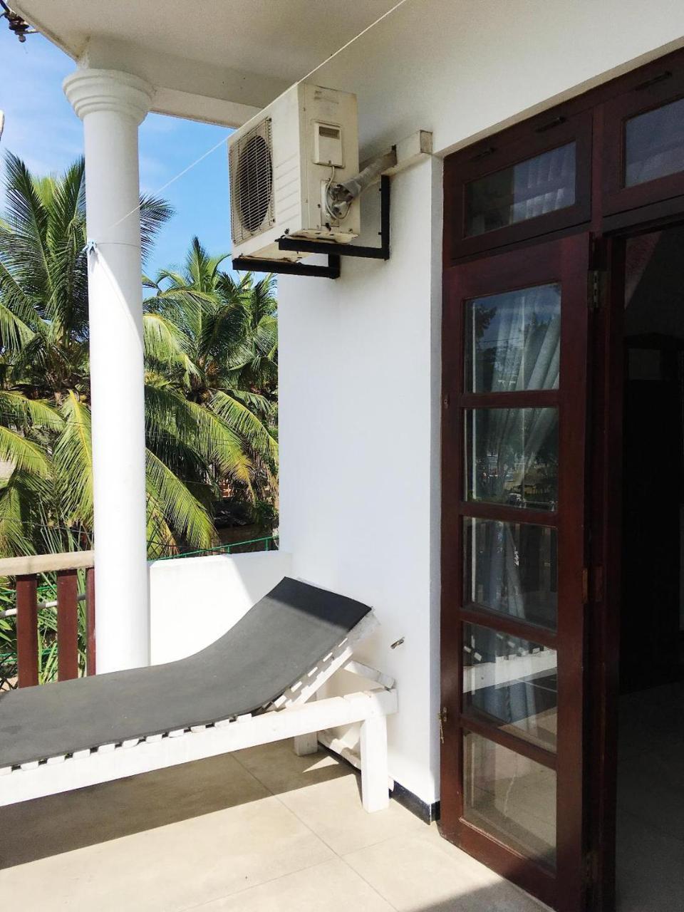 Ceylon Surf Guest And Restaurant Bed and Breakfast Weligama Eksteriør billede